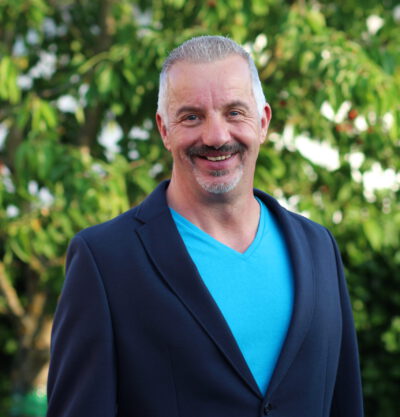 Dr. rer. medic. German Quernheim Pflegepädagoge | Autor | Coach Seit über 30 Jahren tätig in Pflege, Lehre und Organisationsentwicklung.